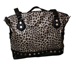 ATTENTION Animal print purse.